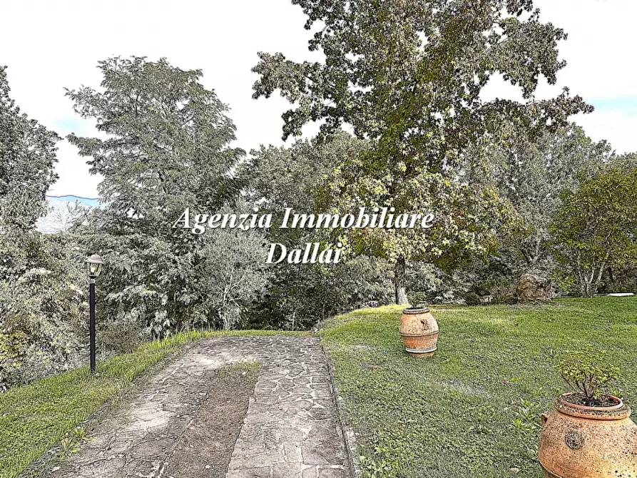 Immagine 2 di Villa in vendita  a Borgo San Lorenzo