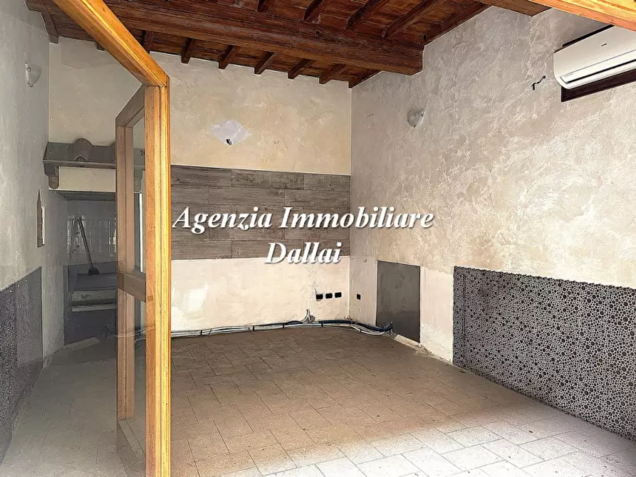 Immagine 1 di Negozio in affitto  a Scarperia E San Piero