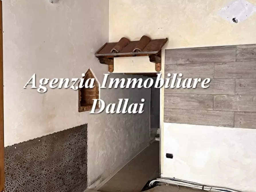 Immagine 3 di Negozio in affitto  a Scarperia E San Piero