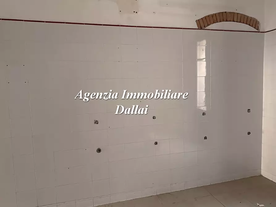 Immagine 10 di Negozio in affitto  a Scarperia E San Piero