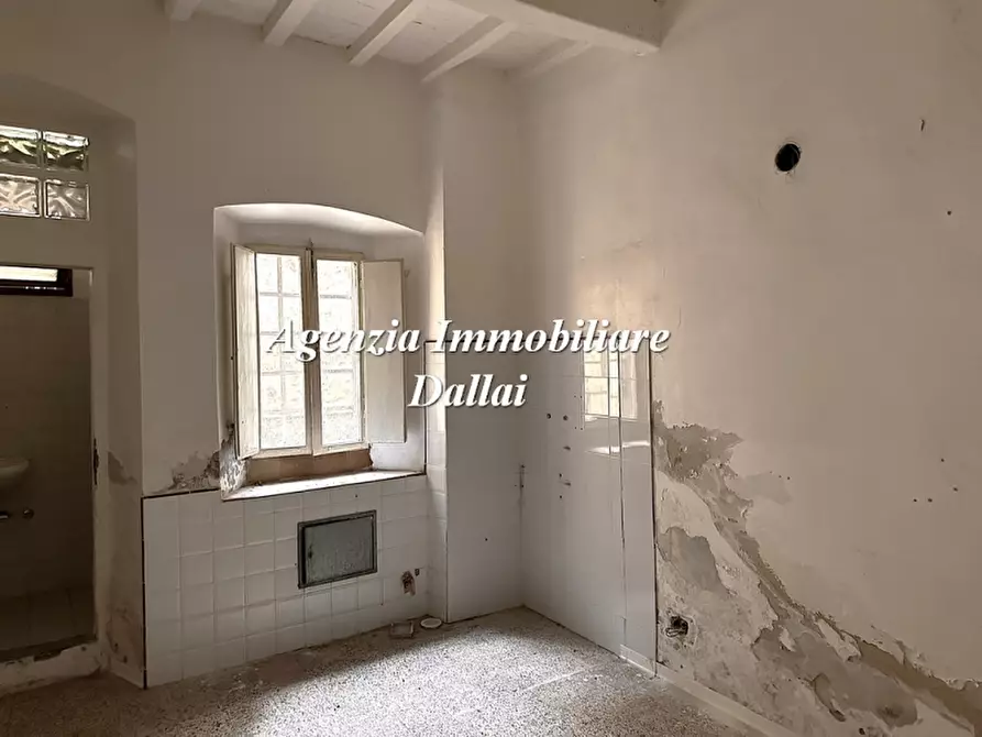 Immagine 14 di Negozio in affitto  a Scarperia E San Piero