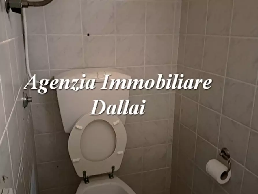 Immagine 19 di Negozio in affitto  a Scarperia E San Piero