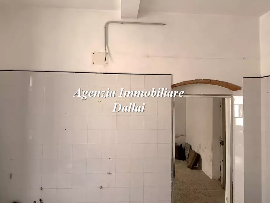 Immagine 13 di Negozio in affitto  a Scarperia E San Piero