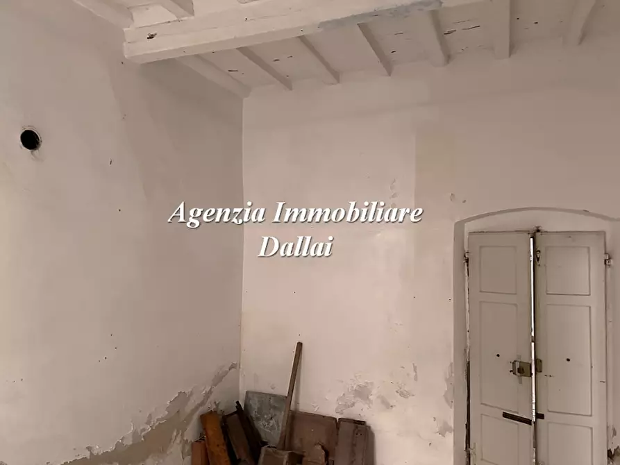 Immagine 21 di Negozio in affitto  a Scarperia E San Piero