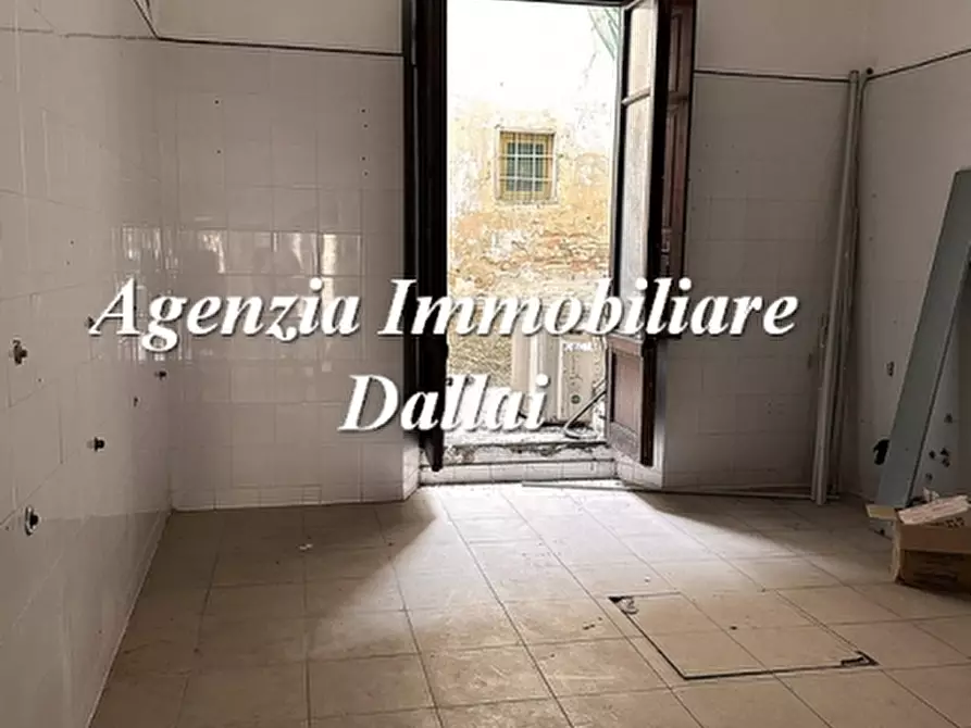 Immagine 8 di Negozio in affitto  a Scarperia E San Piero