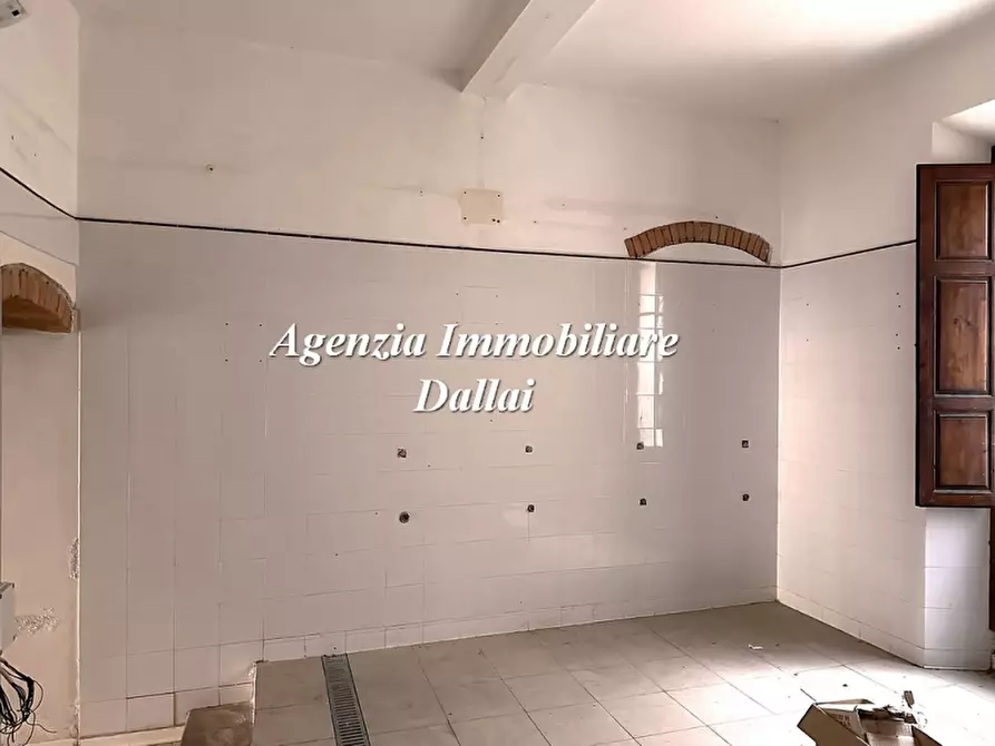 Immagine 9 di Negozio in affitto  a Scarperia E San Piero
