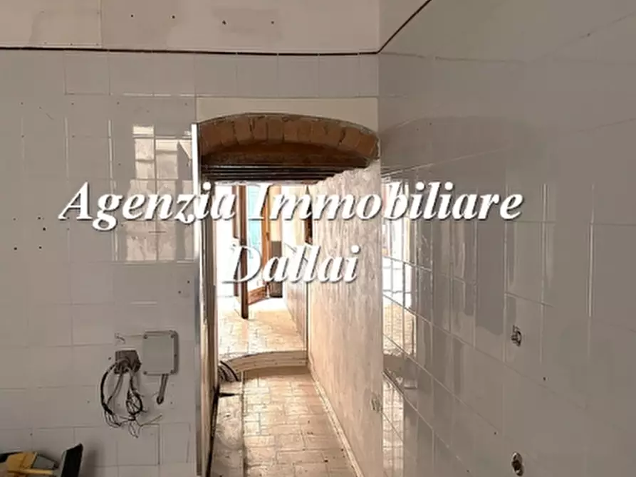 Immagine 12 di Negozio in affitto  a Scarperia E San Piero
