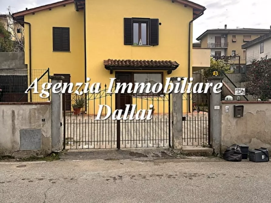 Immagine 1 di Villa in vendita  a Scarperia E San Piero