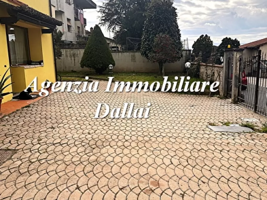 Immagine 3 di Villa in vendita  a Scarperia E San Piero