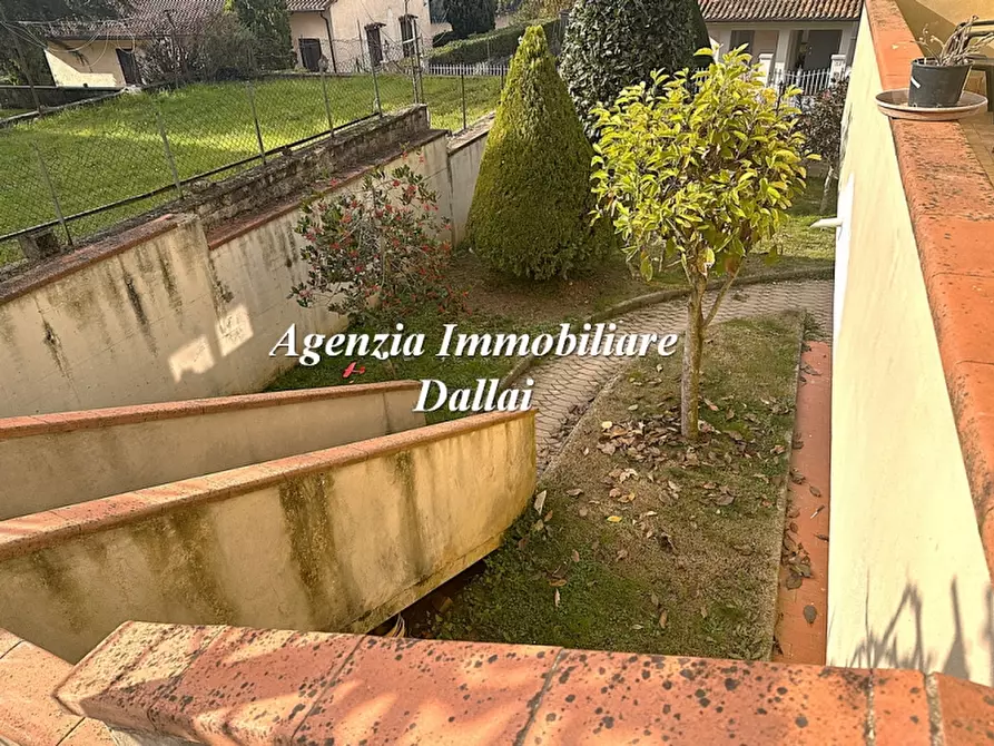 Immagine 7 di Villa in vendita  a Scarperia E San Piero