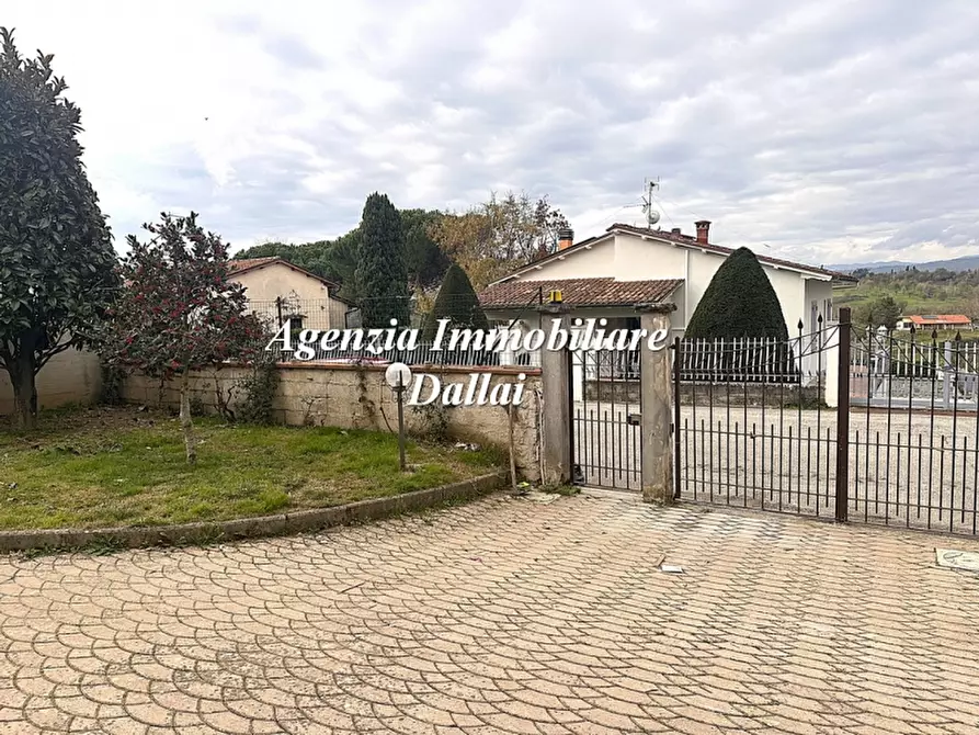 Immagine 2 di Villa in vendita  a Scarperia E San Piero
