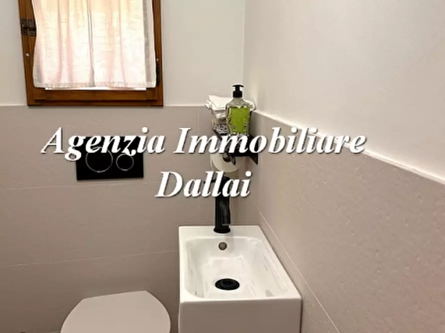 Immagine 21 di Appartamento in vendita  a Borgo San Lorenzo