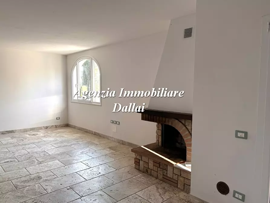Immagine 3 di Villa in vendita  a Scarperia E San Piero