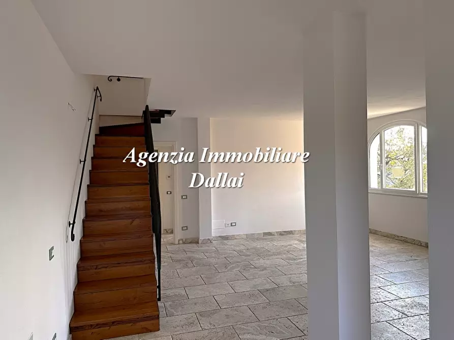 Immagine 2 di Villa in vendita  a Scarperia E San Piero