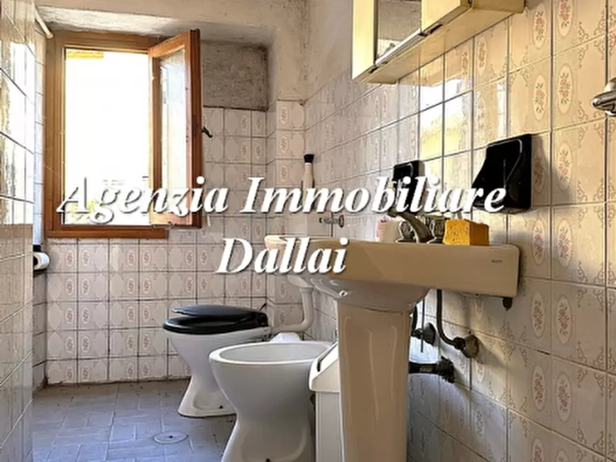 Immagine 24 di Casa colonica in vendita  a Barberino Di Mugello