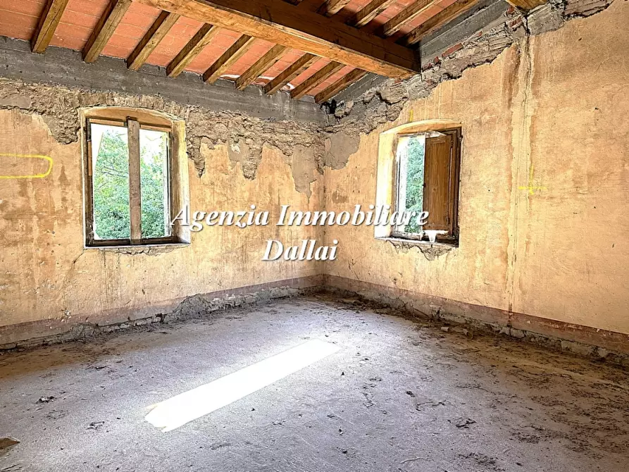 Immagine 3 di Casa colonica in vendita  a Scarperia E San Piero