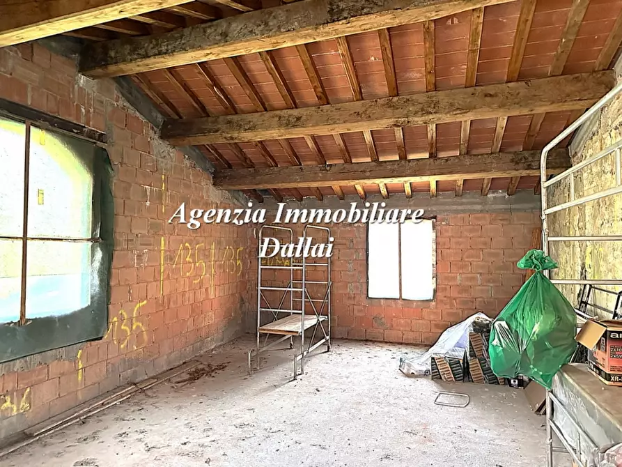 Immagine 11 di Casa colonica in vendita  a Scarperia E San Piero