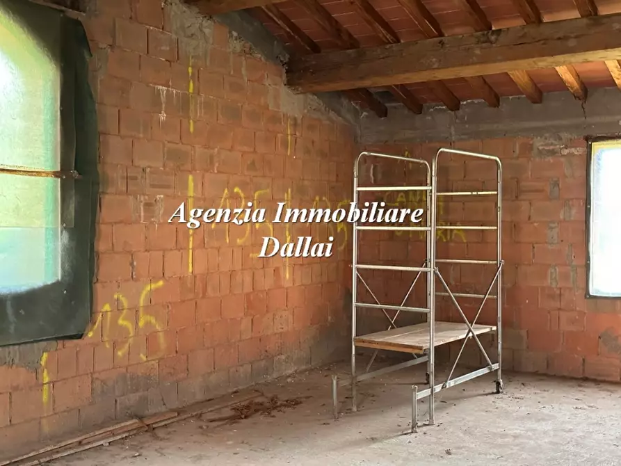 Immagine 15 di Casa colonica in vendita  a Scarperia E San Piero