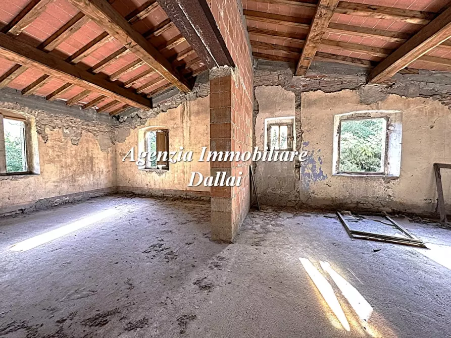 Immagine 2 di Casa colonica in vendita  a Scarperia E San Piero