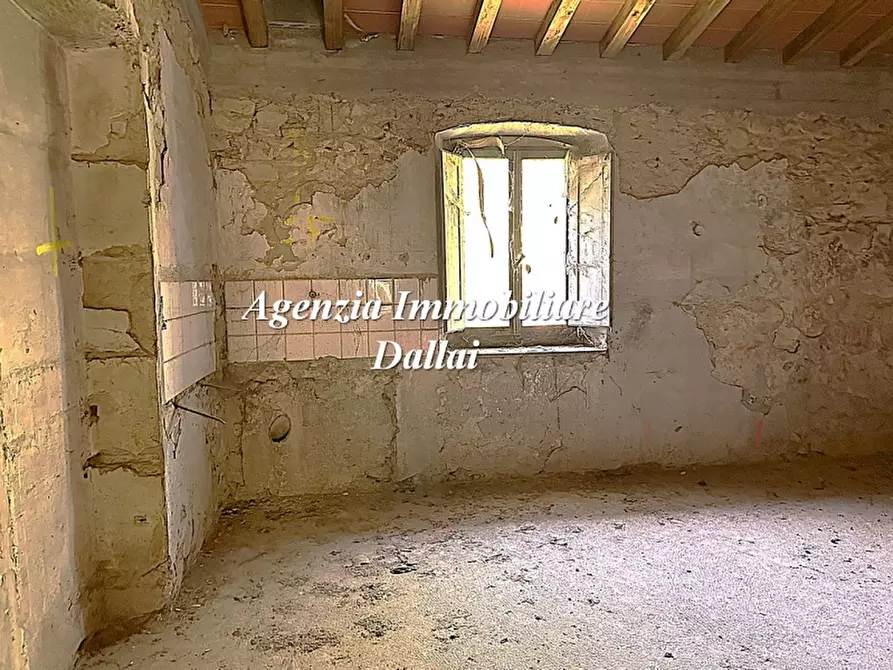 Immagine 5 di Casa colonica in vendita  a Scarperia E San Piero