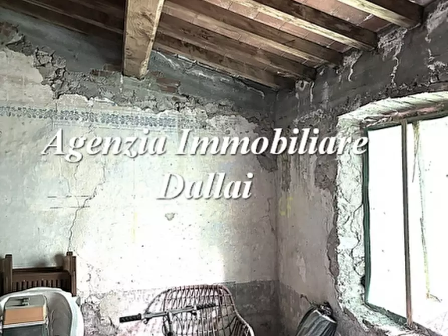 Immagine 9 di Casa colonica in vendita  a Scarperia E San Piero