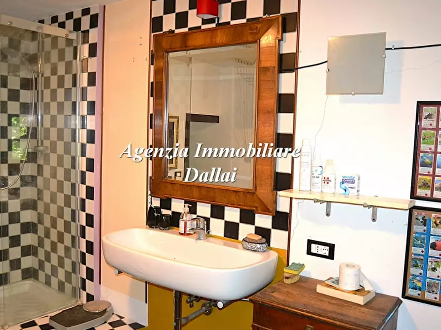Immagine 20 di Casa colonica in vendita  a Vicchio