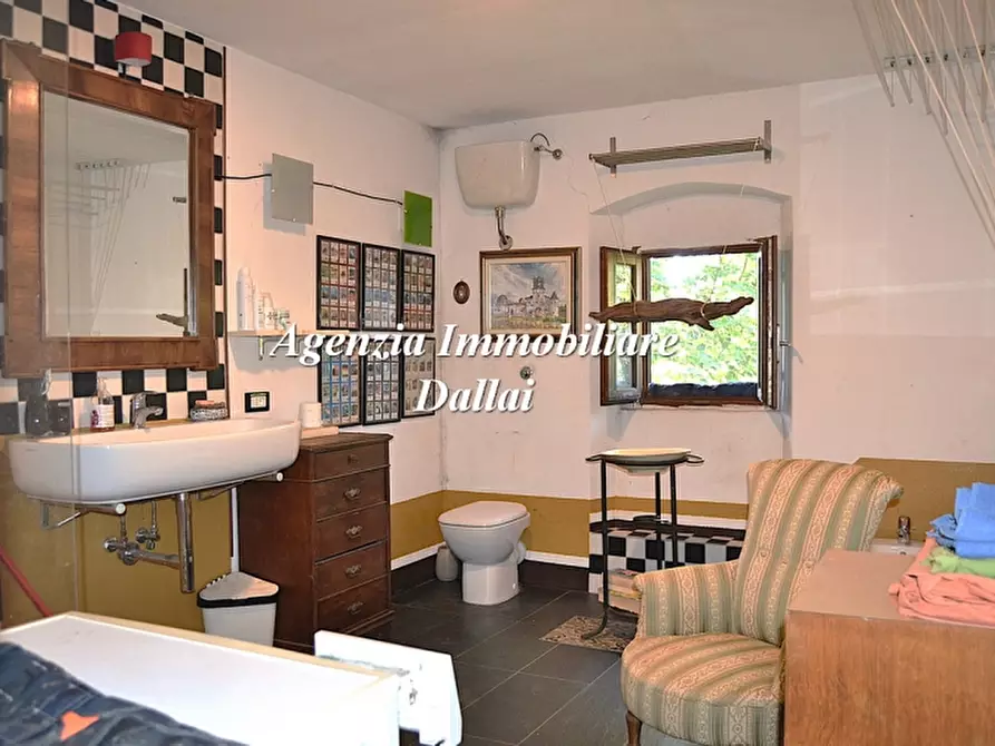 Immagine 19 di Casa colonica in vendita  a Vicchio