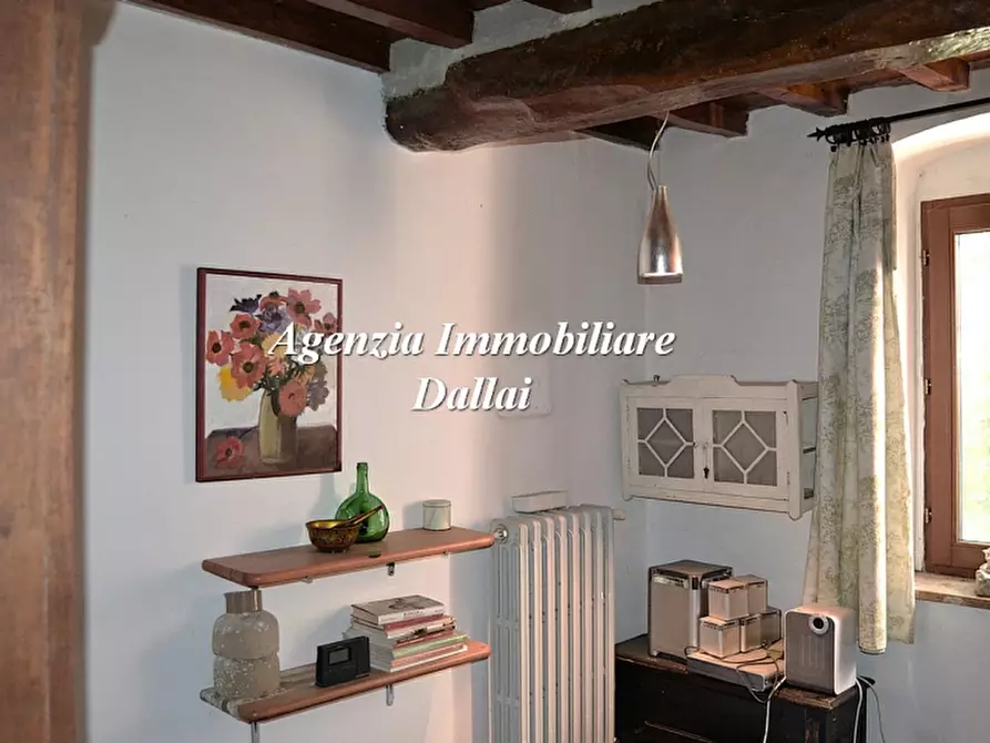 Immagine 27 di Casa colonica in vendita  a Vicchio