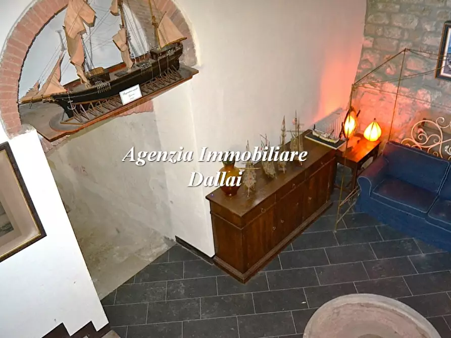Immagine 3 di Casa colonica in vendita  a Vicchio