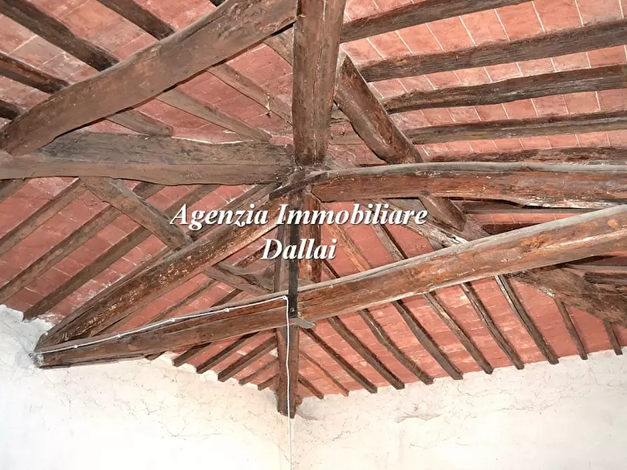 Immagine 33 di Casa colonica in vendita  a Vicchio