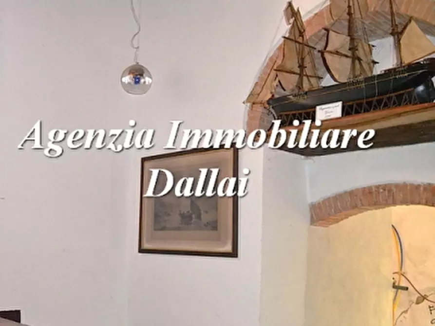 Immagine 40 di Casa colonica in vendita  a Vicchio