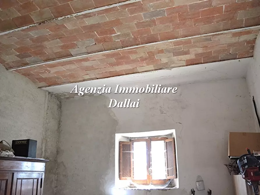 Immagine 36 di Casa colonica in vendita  a Vicchio