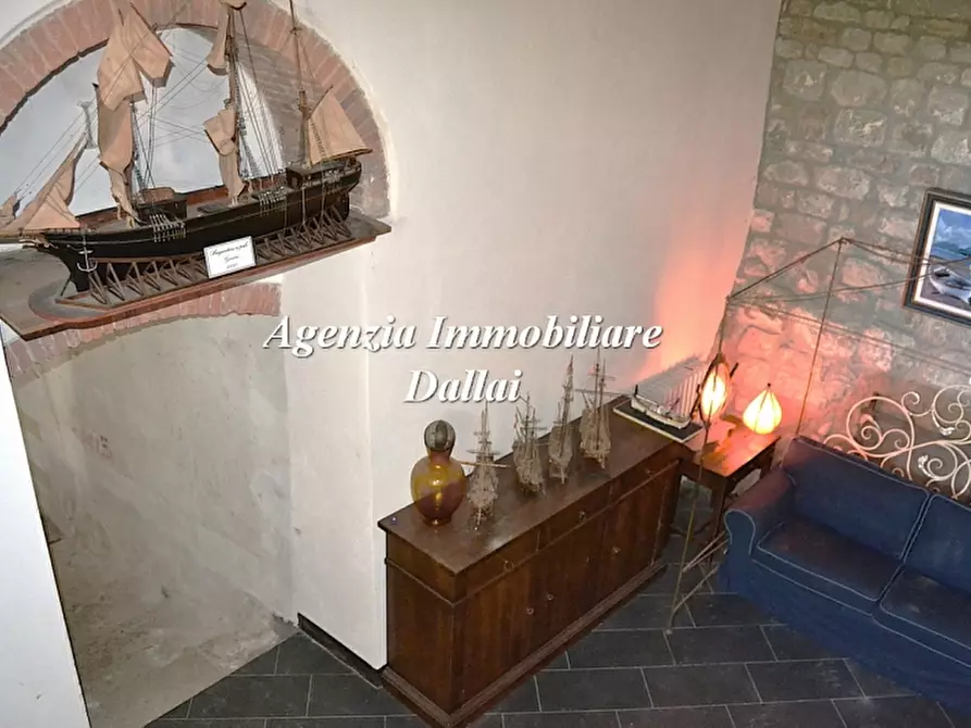 Immagine 38 di Casa colonica in vendita  a Vicchio