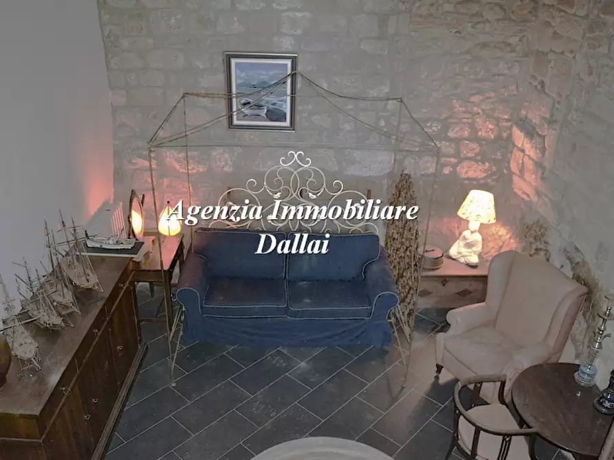 Immagine 39 di Casa colonica in vendita  a Vicchio