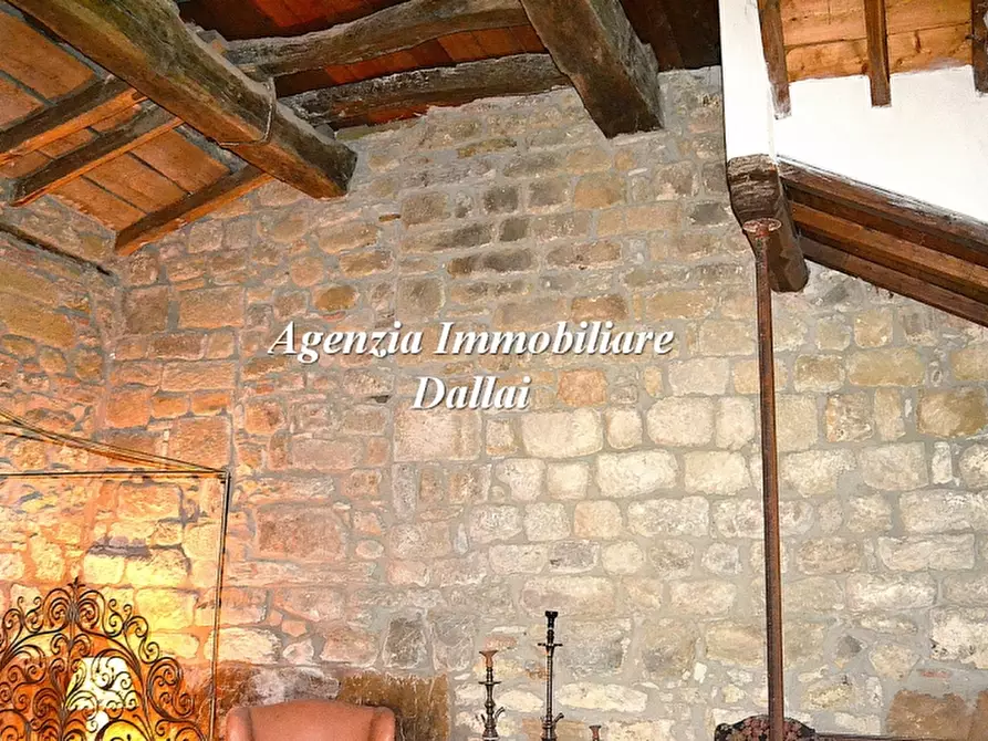 Immagine 6 di Casa colonica in vendita  a Vicchio