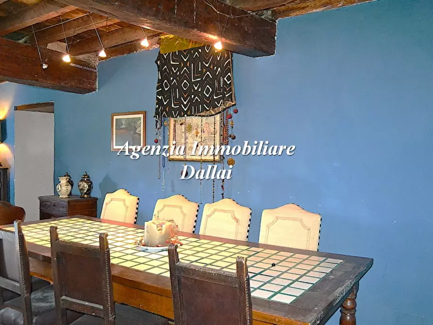 Immagine 9 di Casa colonica in vendita  a Vicchio