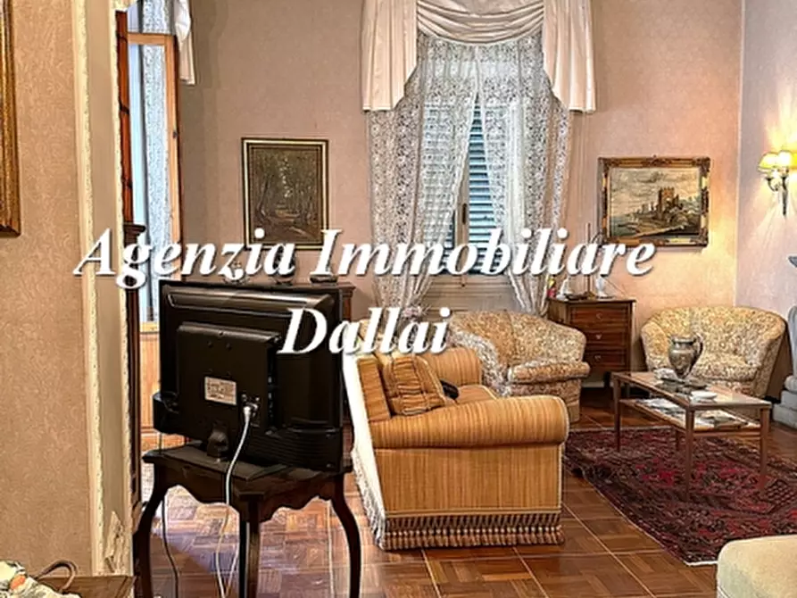 Immagine 10 di Villa in vendita  a Scarperia E San Piero