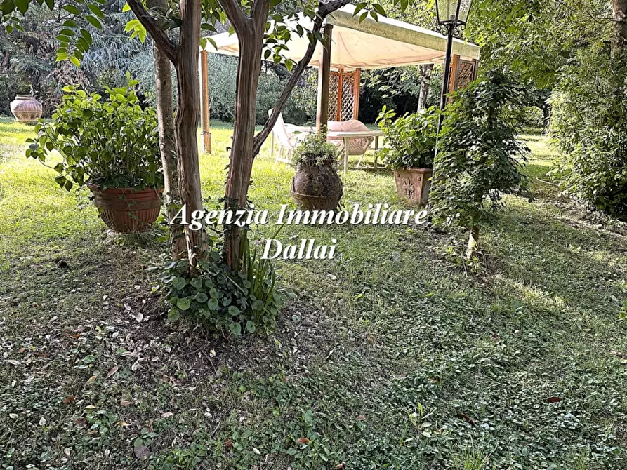 Immagine 33 di Villa in vendita  a Scarperia E San Piero