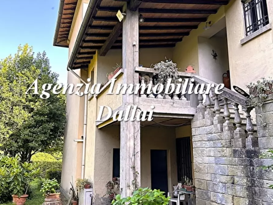 Immagine 3 di Villa in vendita  a Scarperia E San Piero