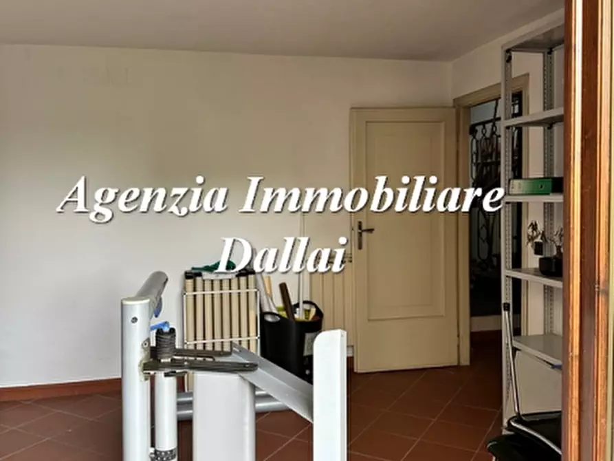 Immagine 18 di Ufficio in vendita  a Scarperia E San Piero
