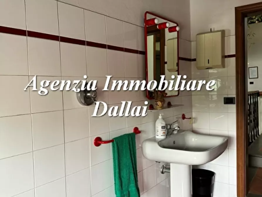 Immagine 26 di Ufficio in vendita  a Scarperia E San Piero