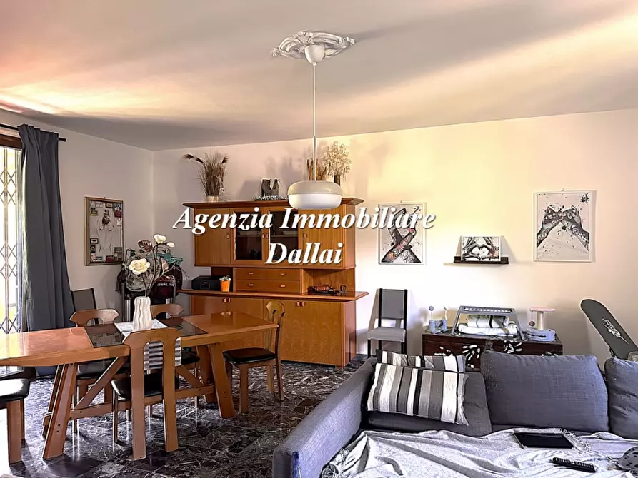 Immagine 3 di Villa in vendita  a Scarperia E San Piero
