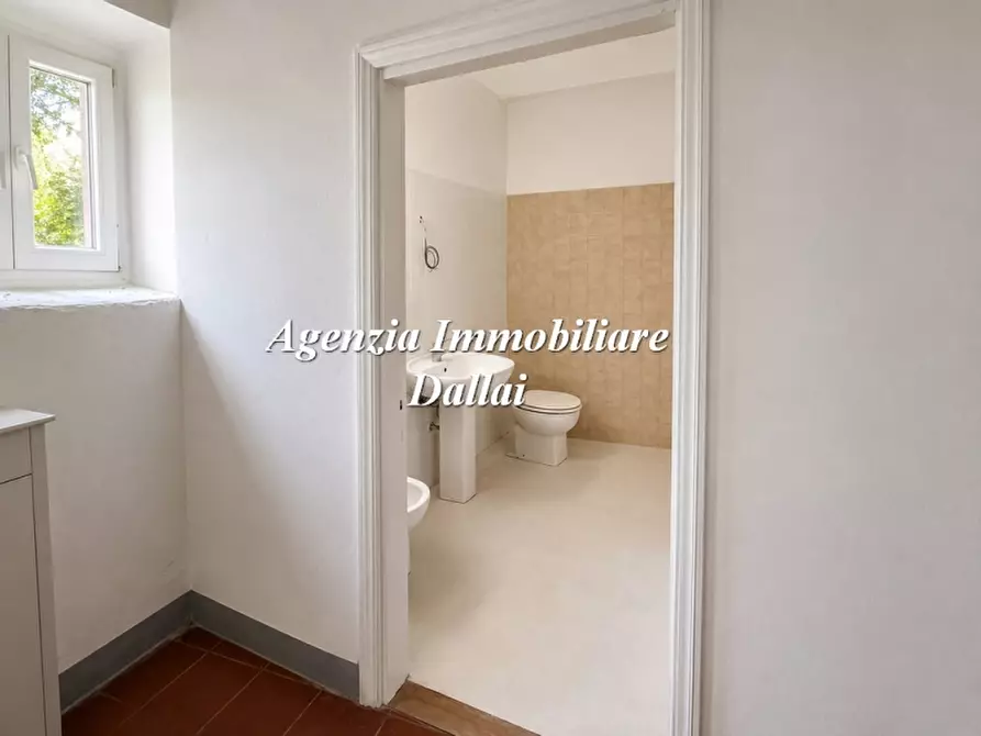Immagine 10 di Casa colonica in vendita  a Scarperia E San Piero