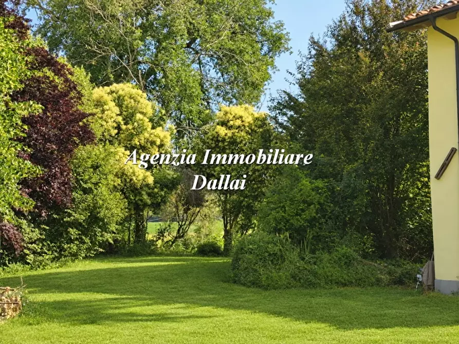 Immagine 2 di Casa colonica in vendita  a Scarperia E San Piero