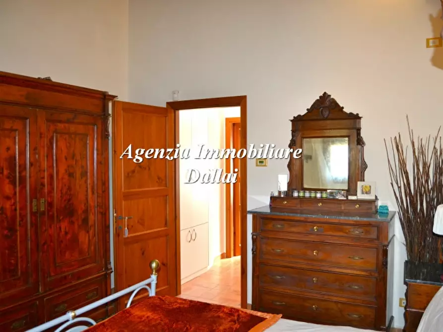 Immagine 26 di Casa colonica in vendita  a Scarperia E San Piero
