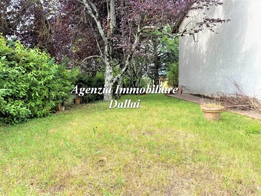 Immagine 2 di Villa in vendita  a Scarperia E San Piero