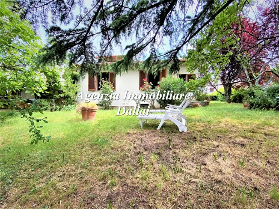 Immagine 3 di Villa in vendita  a Scarperia E San Piero
