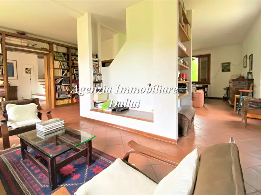 Immagine 10 di Villa in vendita  a Scarperia E San Piero