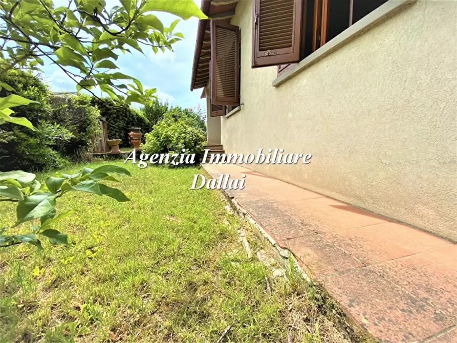 Immagine 4 di Villa in vendita  a Scarperia E San Piero