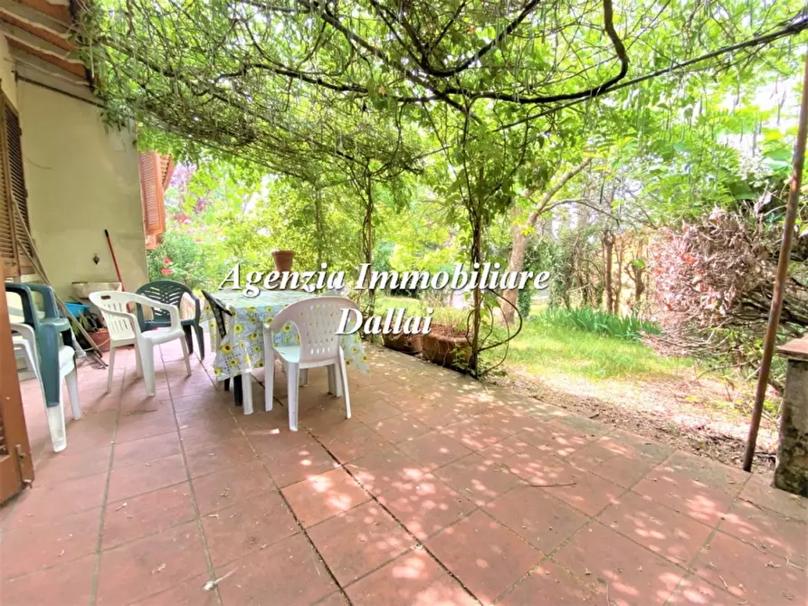 Immagine 5 di Villa in vendita  a Scarperia E San Piero